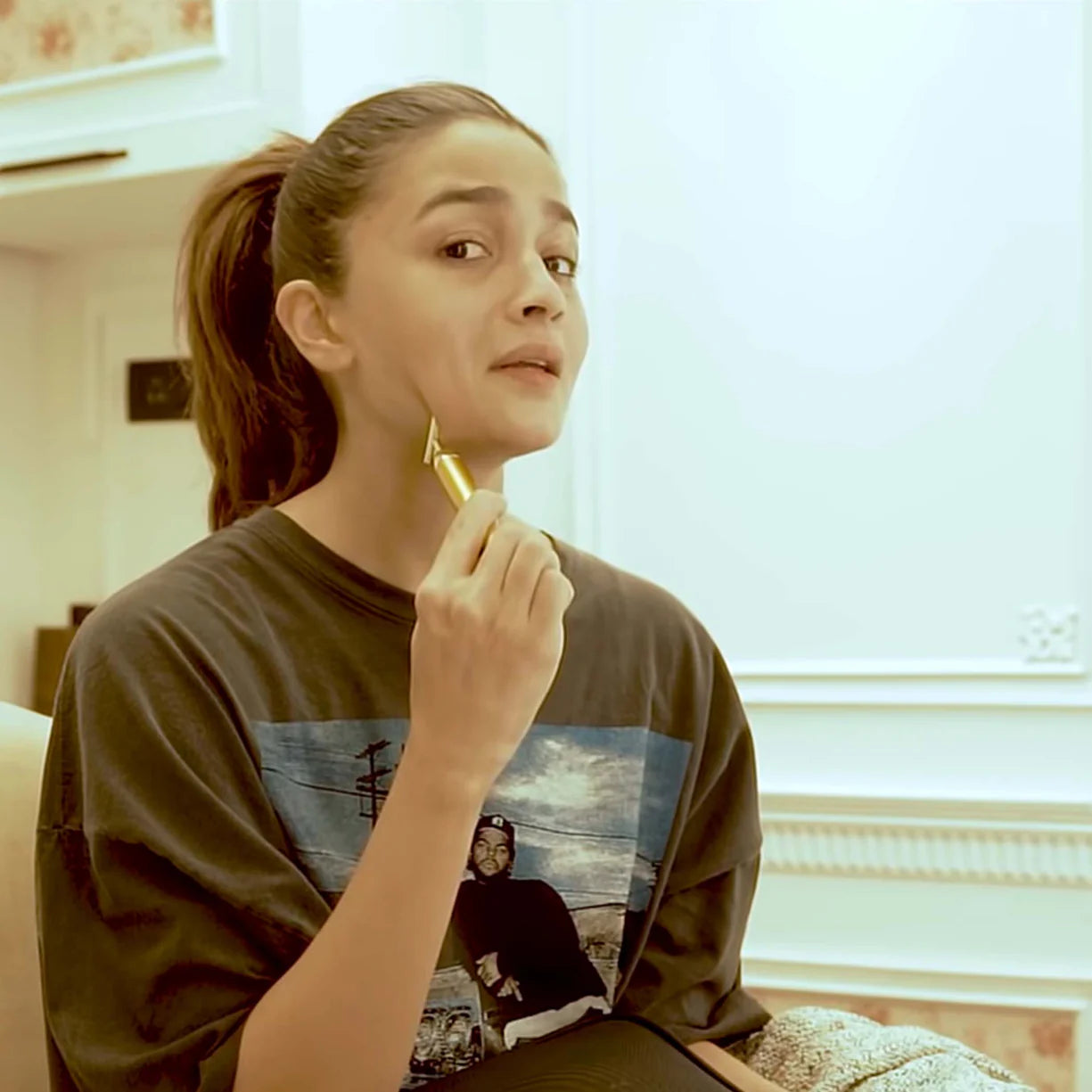 Instant micro-vibration therapy — 6,000 vpm for improved circulation.